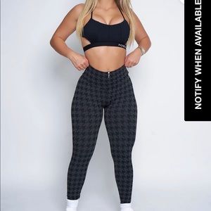 COPY - PCHEEBUM BLACK AND GREY HOUNDSTOOTH SCRUNCH BUTT LEGGINGS
